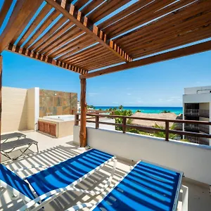  Holiday home Beachfront Penthouse With 3 Bedrooms & Ocean View - Nubes